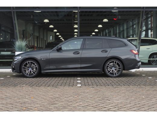 BMW 3 Serie Touring 330e High Executive M Sport Automaat / Panoramadak / Sportstoelen / Laserlight / Achterui... ActivLease financial lease