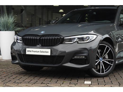 BMW 3 Serie Touring 330e High Executive M Sport Automaat / Panoramadak / Sportstoelen / Laserlight / Achterui... ActivLease financial lease