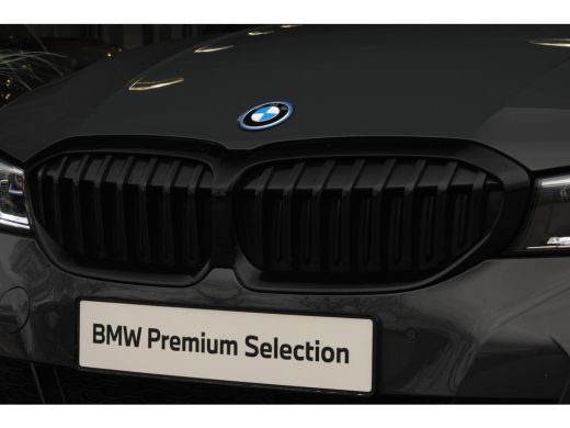 BMW 3 Serie Touring 330e High Executive M Sport Automaat / Panoramadak / Sportstoelen / Laserlight / Achterui... ActivLease financial lease