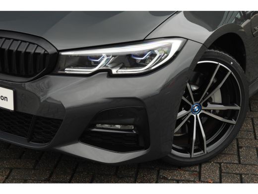 BMW 3 Serie Touring 330e High Executive M Sport Automaat / Panoramadak / Sportstoelen / Laserlight / Achterui... ActivLease financial lease