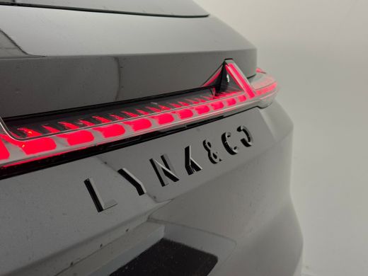 Lynk & Co 08 1.5 More | 200 km elektrisch | 360 Camera | Panoramadak | Harman Kardon | Stoelmassage | ActivLease financial lease
