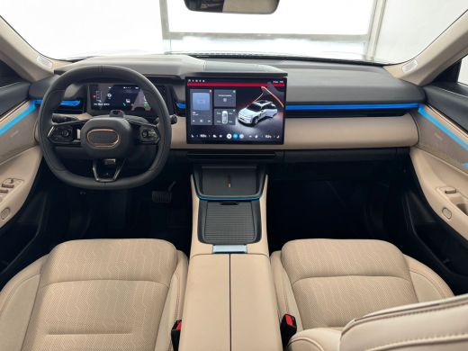 Lynk & Co 08 1.5 More | 200 km elektrisch | 360 Camera | Panoramadak | Harman Kardon | Stoelmassage | ActivLease financial lease