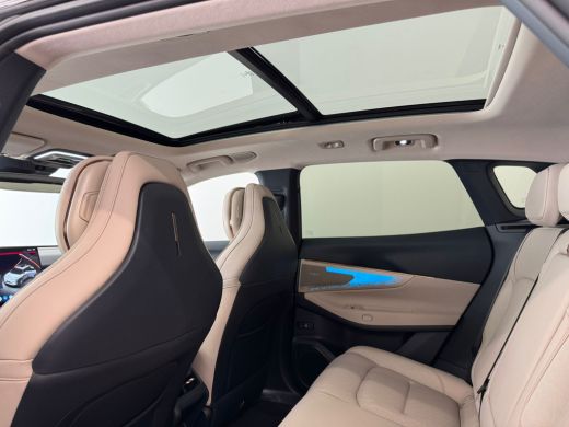 Lynk & Co 08 1.5 More | 200 km elektrisch | 360 Camera | Panoramadak | Harman Kardon | Stoelmassage | ActivLease financial lease