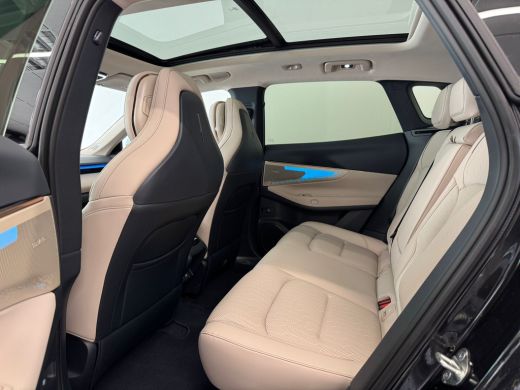 Lynk & Co 08 1.5 More | 200 km elektrisch | 360 Camera | Panoramadak | Harman Kardon | Stoelmassage | ActivLease financial lease