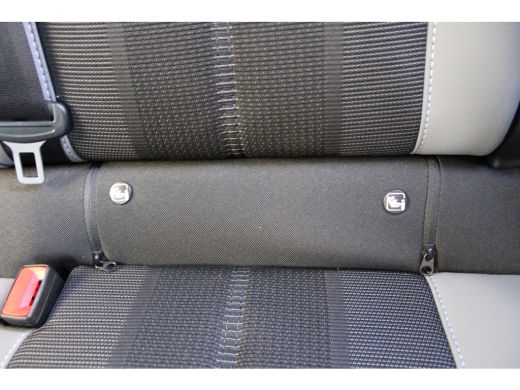 Opel Mokka-e Level 3 50 kWh / Navigatie via Carplay / Parkeersensoren / Climate Control / LED / DAB / 17'' LMV / ActivLease financial lease