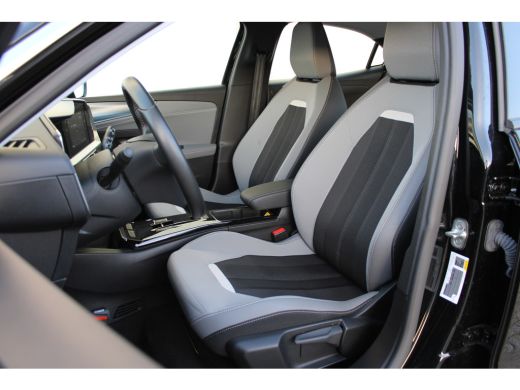 Opel Mokka-e Level 3 50 kWh / Navigatie via Carplay / Parkeersensoren / Climate Control / LED / DAB / 17'' LMV / ActivLease financial lease