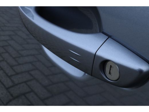 Peugeot 2008 1.2 Hybrid 145 Allure | Adapt. Cruise | 360 Camera | Navi | Carplay | AllGrip | Keyless | BLIS | LMV ActivLease financial lease