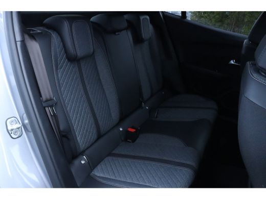 Peugeot 2008 1.2 Hybrid 145 Allure | Adapt. Cruise | 360 Camera | Navi | Carplay | AllGrip | Keyless | BLIS | LMV ActivLease financial lease