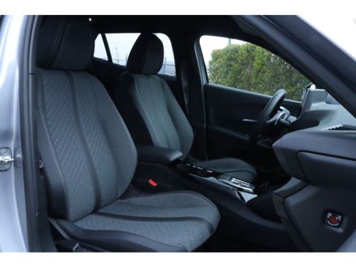 Peugeot 2008 1.2 Hybrid 145 Allure | Adapt. Cruise | 360 Camera | Navi | Carplay | AllGrip | Keyless | BLIS | LMV ActivLease financial lease