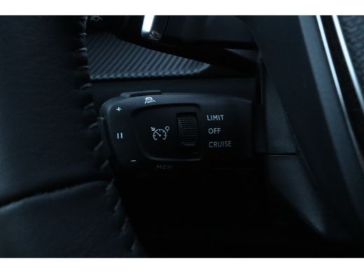 Peugeot 2008 1.2 Hybrid 145 Allure | Adapt. Cruise | 360 Camera | Navi | Carplay | AllGrip | Keyless | BLIS | LMV ActivLease financial lease