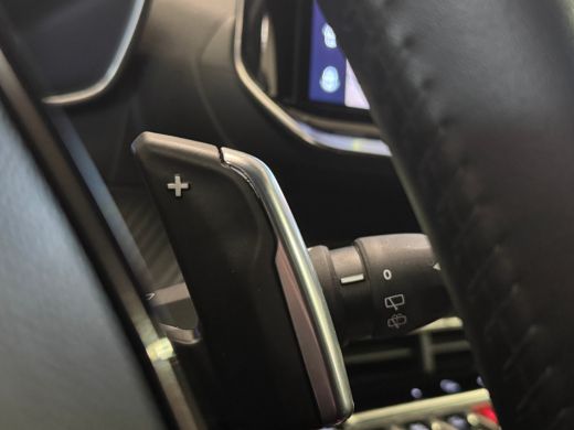 Peugeot 208 1.2 Hybrid 110 e-DCS6 Allure Camera voor + achter | Carplay | Adaptieve Cruise | Climate Control ... ActivLease financial lease