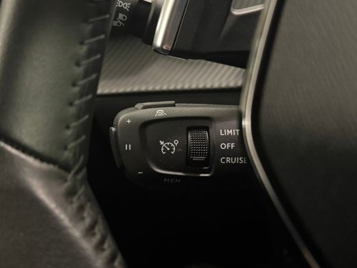 Peugeot 208 1.2 Hybrid 110 e-DCS6 Allure Camera voor + achter | Carplay | Adaptieve Cruise | Climate Control ... ActivLease financial lease