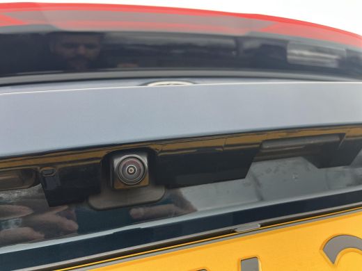 Toyota C-HR 2.0 Plug-in Hybrid 220 First Edition | Navigatie | Apple CarPlay/Android auto | 360 graden camera... ActivLease financial lease