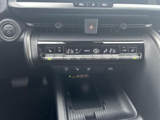 Toyota C-HR 2.0 Plug-in Hybrid 220 First Edition | Navigatie | Apple CarPlay/Android auto | 360 graden camera... ActivLease financial lease