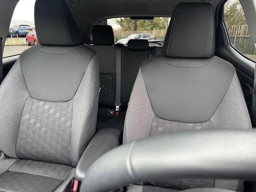 Toyota Yaris 1.5 Hybrid 115 Dynamic | Apple CarPlay/Android auto | Achteruitrijcamera | Stoelverwarming ActivLease financial lease