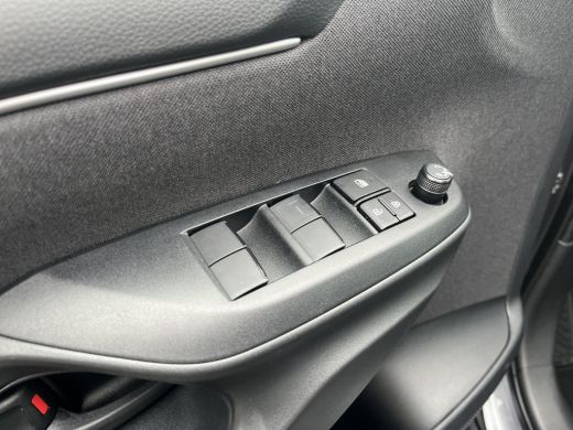 Toyota Yaris 1.5 Hybrid 115 Dynamic | Apple CarPlay/Android auto | Achteruitrijcamera | Stoelverwarming ActivLease financial lease