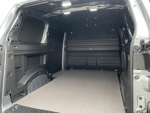 Volkswagen ID. Buzz Cargo Cargo Anniversary Edition 340PK | 4MOTION | 360 graden camera | 3 Zits | Achterdeuren | Trekhaak ActivLease financial lease