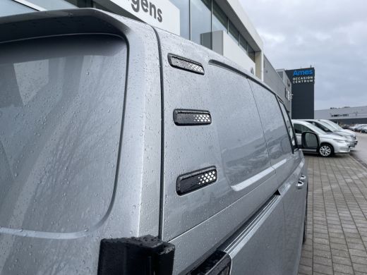 Volkswagen ID. Buzz Cargo Cargo Anniversary Edition 340PK | 4MOTION | 360 graden camera | 3 Zits | Achterdeuren | Trekhaak ActivLease financial lease