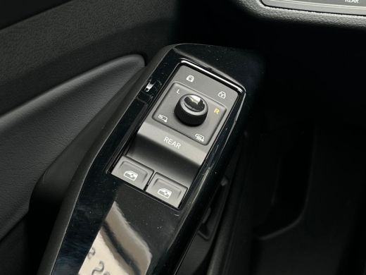 Volkswagen ID.4 Pro Limited Edition | 'App-Connect' draadloze smartphone integratie | Achterbank in ongelijke del... ActivLease financial lease