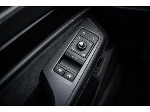 Volkswagen ID.7 Pro Limited Edition | Achterbank in ongelijke delen neerklapbaar incl. middenarmsteun en doorlaad... ActivLease financial lease