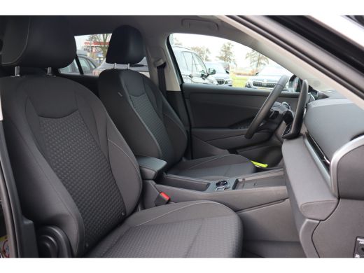 Volkswagen T-Roc Life First Edition 116PK Inclusief &euro;2000,- inruilpremie | 'App-Connect' draadloze smartphone inte... ActivLease financial lease