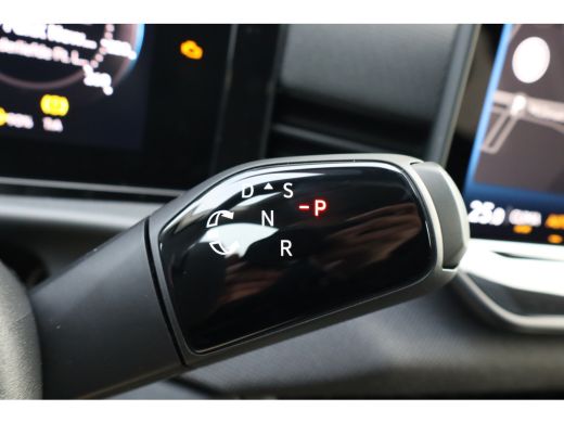 Volkswagen T-Roc Life First Edition 116PK Inclusief &euro;2000,- inruilpremie | 'App-Connect' draadloze smartphone inte... ActivLease financial lease