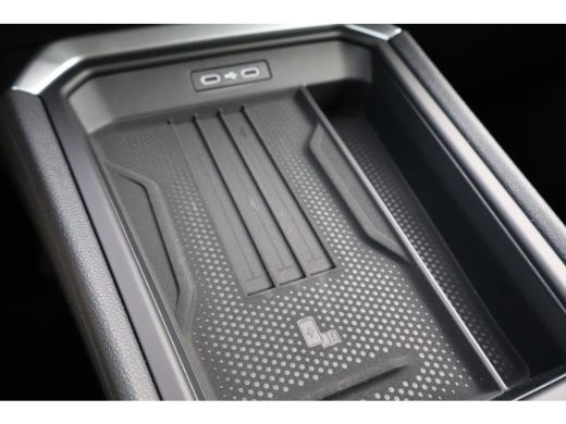 Volkswagen T-Roc Life First Edition 116PK Inclusief &euro;2000,- inruilpremie | 'App-Connect' draadloze smartphone inte... ActivLease financial lease