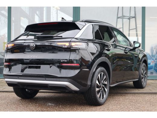 Volkswagen T-Roc Life First Edition 116PK Inclusief &euro;2000,- inruilpremie | 'App-Connect' draadloze smartphone inte... ActivLease financial lease