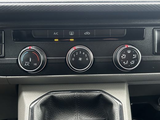 Volkswagen Transporter 2.0 TDI 111 PK / 1e EIG. / 48.372 KM !! / AIRCO / CRUISE / APPLE CARPLAY / 3-ZITS / PDC ActivLease financial lease