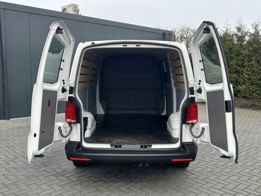 Volkswagen Transporter 2.0 TDI 111 PK / 1e EIG. / 48.372 KM !! / AIRCO / CRUISE / APPLE CARPLAY / 3-ZITS / PDC ActivLease financial lease