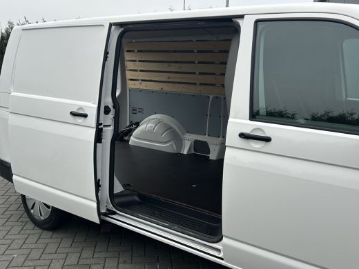 Volkswagen Transporter 2.0 TDI 111 PK / 1e EIG. / 48.372 KM !! / AIRCO / CRUISE / APPLE CARPLAY / 3-ZITS / PDC ActivLease financial lease