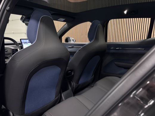 Volvo  EX30 Single Motor Extended Range Ultra 69 kWh 360° 3D Camera | Stoel en Stuurwielverwarming | Panorama... ActivLease financial lease