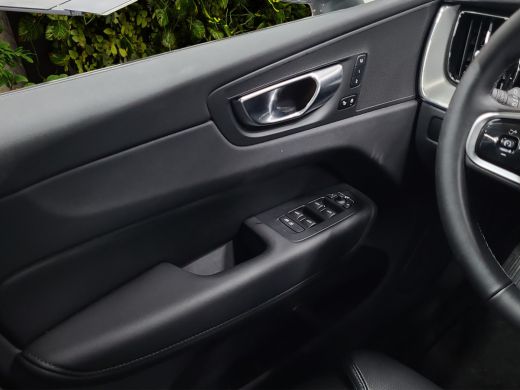 Volvo  XC60 2.0 T6 Plug-in hybrid AWD Plus Dark 360 cam Trekhaak Pano ActivLease financial lease