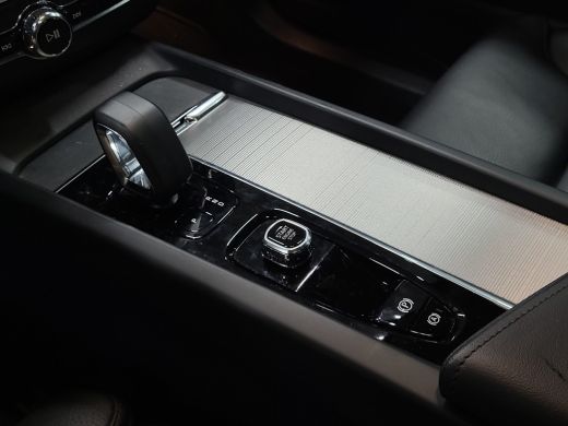 Volvo  XC60 2.0 T6 Plug-in hybrid AWD Plus Dark 360 cam Trekhaak Pano ActivLease financial lease