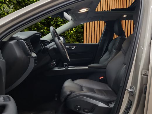 Volvo  XC60 2.0 T6 Plug-in hybrid AWD Plus Dark 360 cam Trekhaak Pano ActivLease financial lease