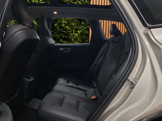 Volvo  XC60 2.0 T6 Plug-in hybrid AWD Plus Dark 360 cam Trekhaak Pano ActivLease financial lease