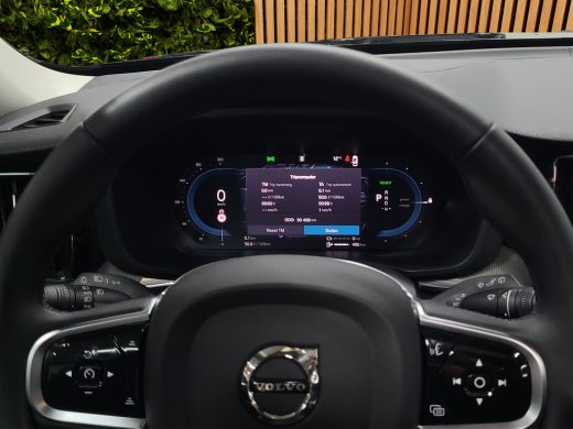 Volvo  XC60 2.0 T6 Plug-in hybrid AWD Ultra Dark 360 cam Trekhaak Head-up harman&kardon ActivLease financial lease