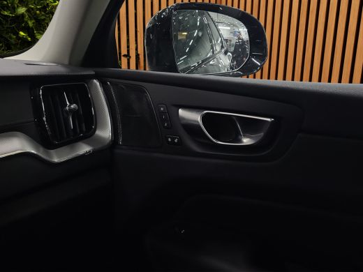 Volvo  XC60 2.0 T6 Plug-in hybrid AWD Ultra Dark 360 cam Trekhaak Head-up harman&kardon ActivLease financial lease