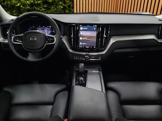 Volvo  XC60 2.0 T6 Plug-in hybrid AWD Ultra Dark 360 cam Trekhaak Head-up harman&kardon ActivLease financial lease