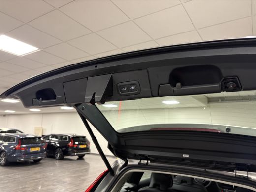 Volvo  XC60 T6 AWD Recharge Ultra Dark | Trekhaak | All Season banden | 360° Camera | Head-Up Display | Harma... ActivLease financial lease