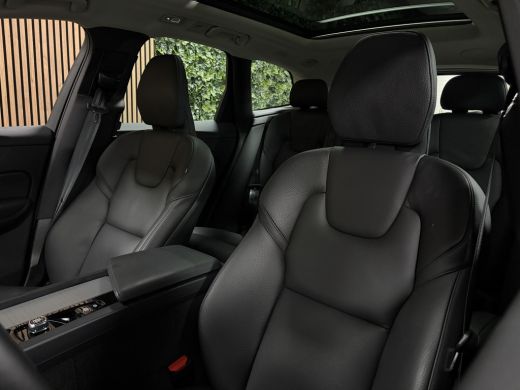 Volvo  XC60 T6 AWD Recharge Ultra Dark | Trekhaak | All Season banden | 360° Camera | Head-Up Display | Harma... ActivLease financial lease