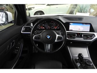 BMW 3 Serie Touring 320i High Executive M Sport Automaat / Trekhaak / Sportstoelen / Achteruitrijcamera / M S...