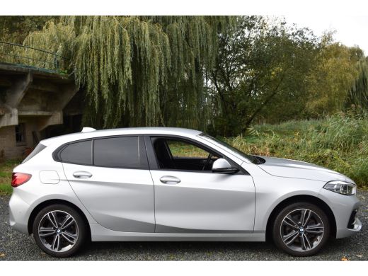 BMW 1 Serie 118IA 140PK AUT. BUSINESS SPORT-LINE NAVI/LED/CAMERA/CARPLAY ActivLease financial lease