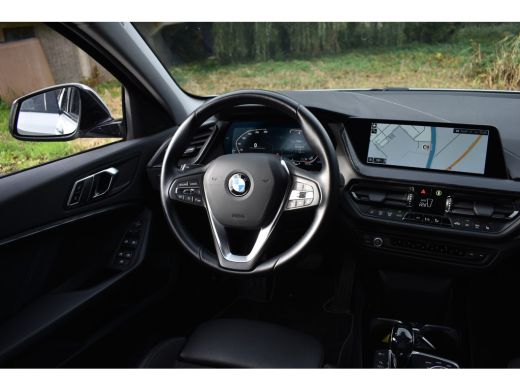BMW 1 Serie 118IA 140PK AUT. BUSINESS SPORT-LINE NAVI/LED/CAMERA/CARPLAY ActivLease financial lease