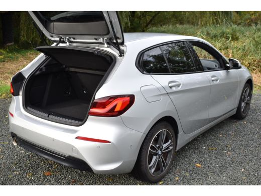 BMW 1 Serie 118IA 140PK AUT. BUSINESS SPORT-LINE NAVI/LED/CAMERA/CARPLAY ActivLease financial lease