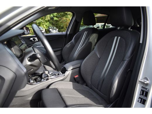 BMW 1 Serie 118IA 140PK AUT. BUSINESS SPORT-LINE NAVI/LED/CAMERA/CARPLAY ActivLease financial lease