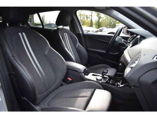 BMW 1 Serie 118IA 140PK AUT. BUSINESS SPORT-LINE NAVI/LED/CAMERA/CARPLAY ActivLease financial lease