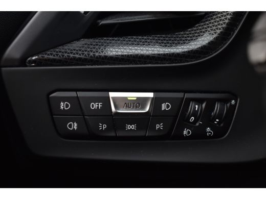 BMW 1 Serie 118IA 140PK AUT. BUSINESS SPORT-LINE NAVI/LED/CAMERA/CARPLAY ActivLease financial lease