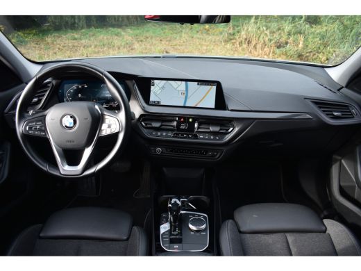 BMW 1 Serie 118IA 140PK AUT. BUSINESS SPORT-LINE NAVI/LED/CAMERA/CARPLAY ActivLease financial lease