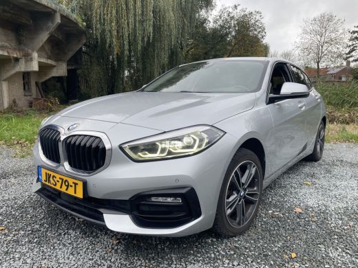 BMW 1 Serie 118IA 140PK AUT. BUSINESS SPORT-LINE NAVI/LED/CAMERA/CARPLAY ActivLease financial lease